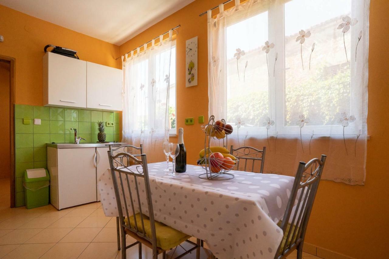 Apartment Limun Ližnjan エクステリア 写真